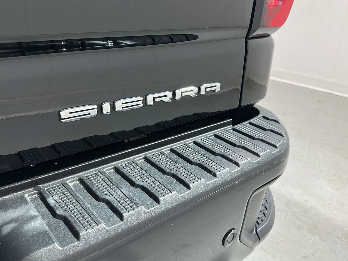 Used 2024 GMC Sierra 1500 Denali w/ Denali Reserve Package image 32