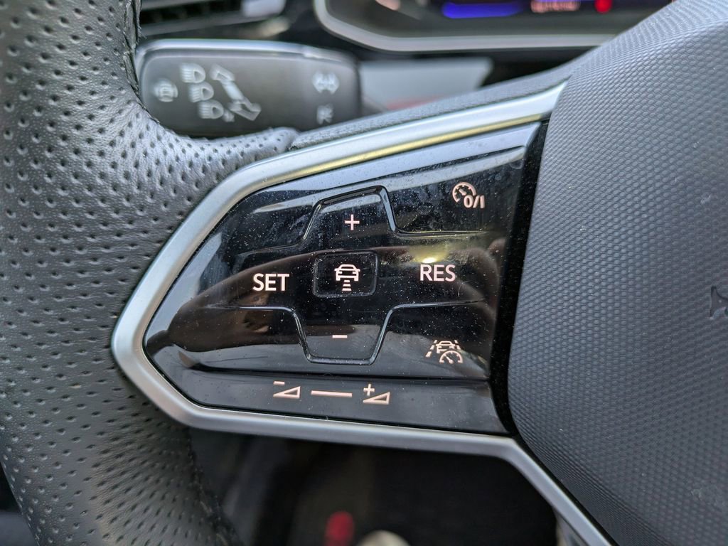 Used 2025 Volkswagen Jetta GLI Autobahn FWD image 25