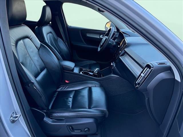 Used 2023 Volvo XC40 B5 Plus AWD/4WD image 31