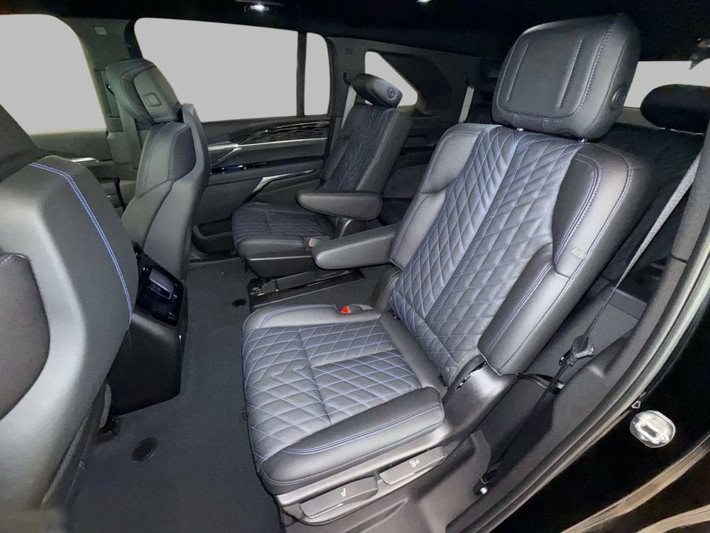 New 2025 Cadillac Escalade IQ Luxury 1 AWD/4WD image 13