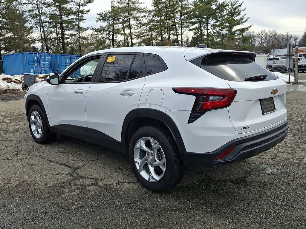 Certified 2024 Chevrolet Trax LS w/ LS Convenience Package image 4