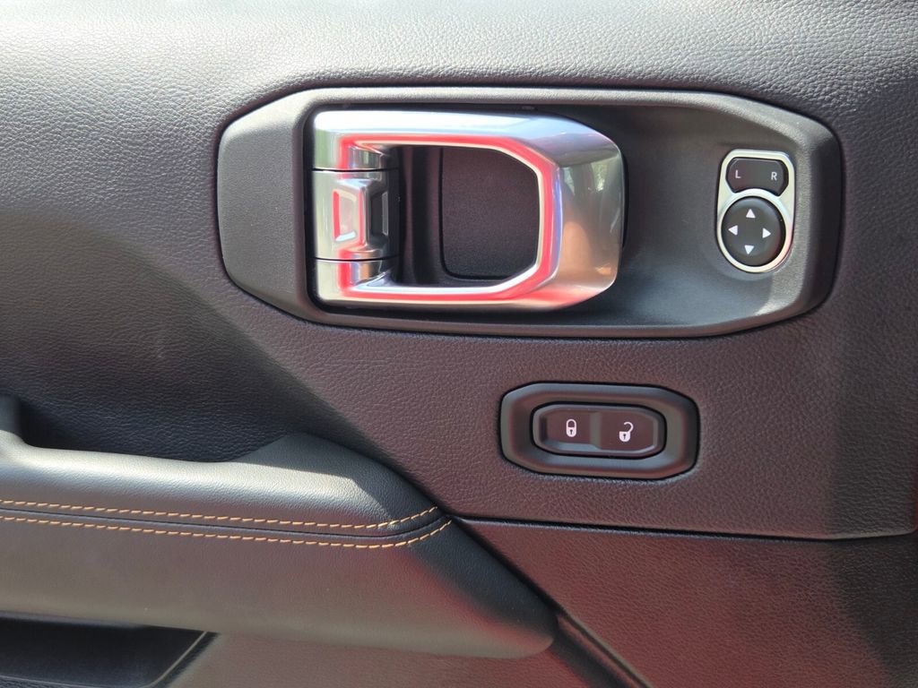 Used 2025 Jeep Wrangler Unlimited Sahara w/ Safety Group image 27