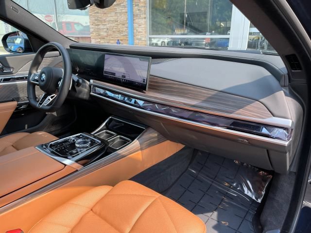 Used 2025 BMW 740i xDrive AWD/4WD image 37