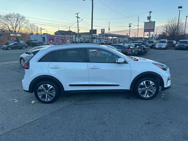 Used 2022 Kia Niro EX Premium w/ Cold Weather Package image 4