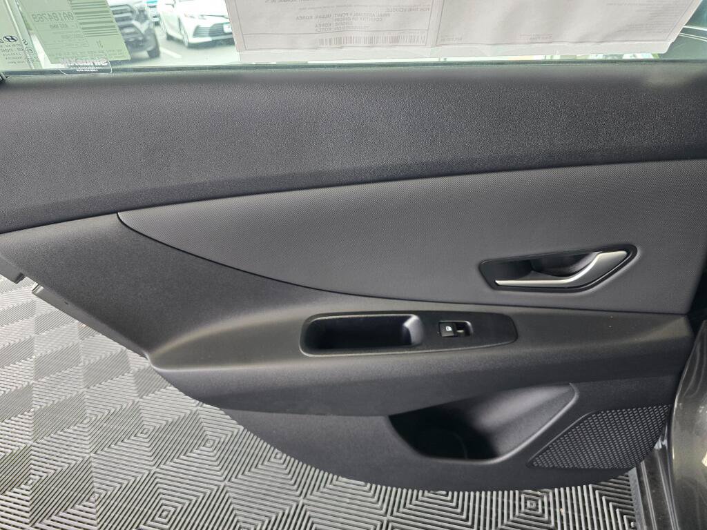 New 2026 Hyundai Elantra Limited FWD image 33