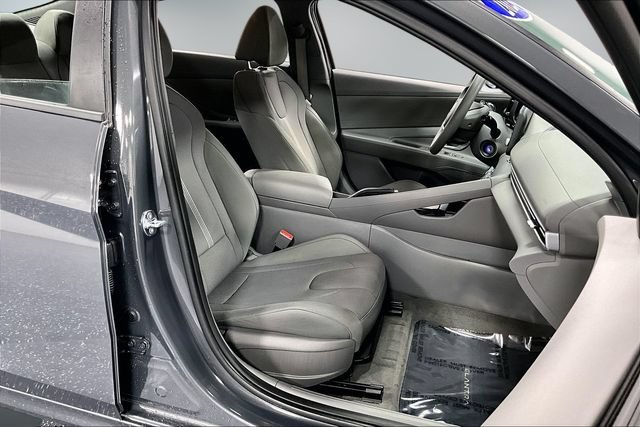 Used 2025 Hyundai Elantra SE FWD image 26