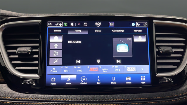 Used 2023 Chrysler Pacifica Pinnacle FWD image 31