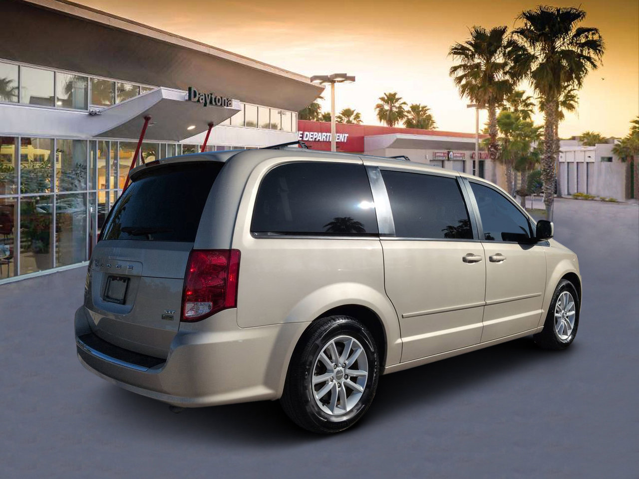 Used 2014 Dodge Grand Caravan SXT FWD image 3
