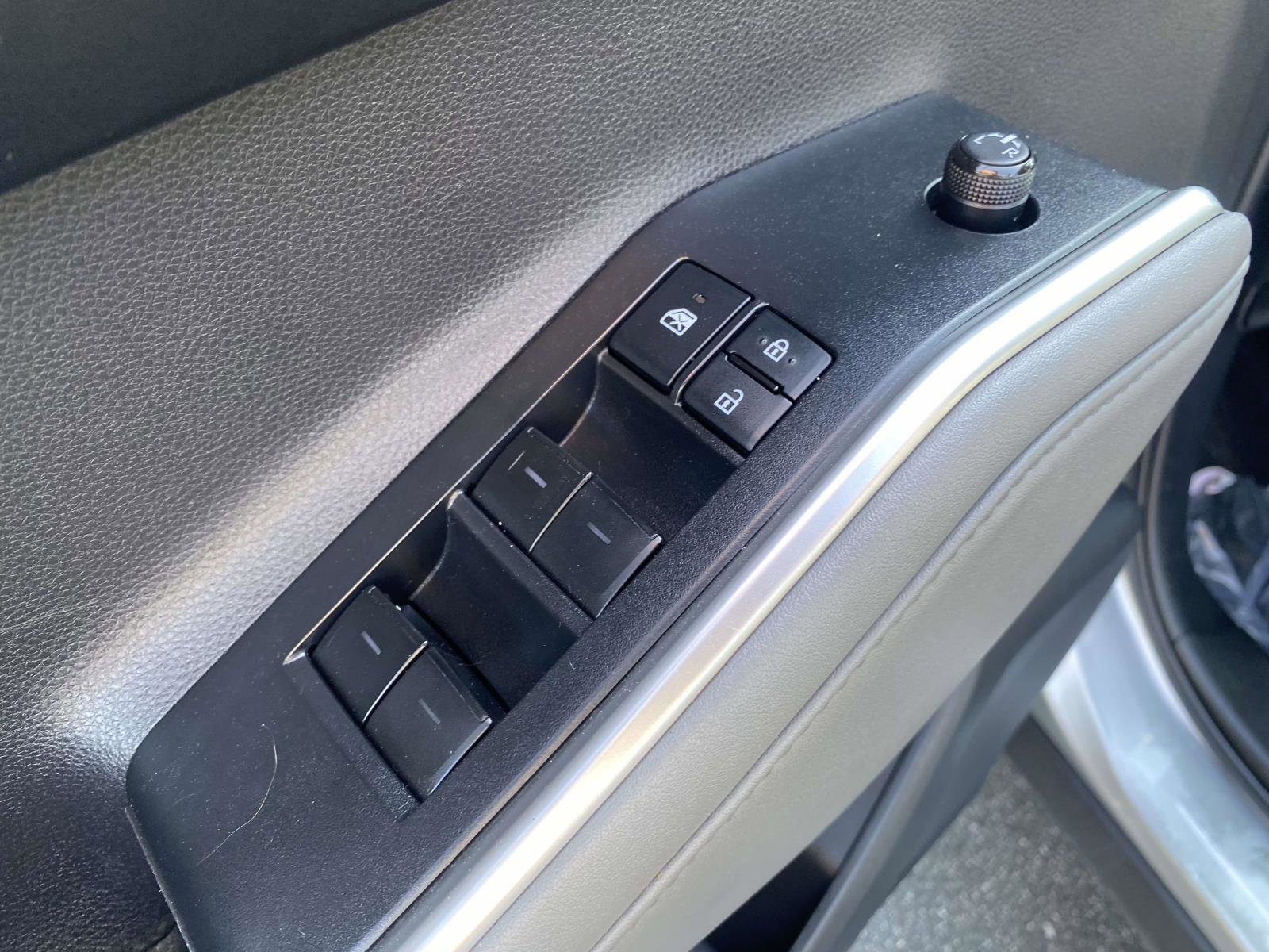 Used 2022 Toyota Highlander L FWD image 19