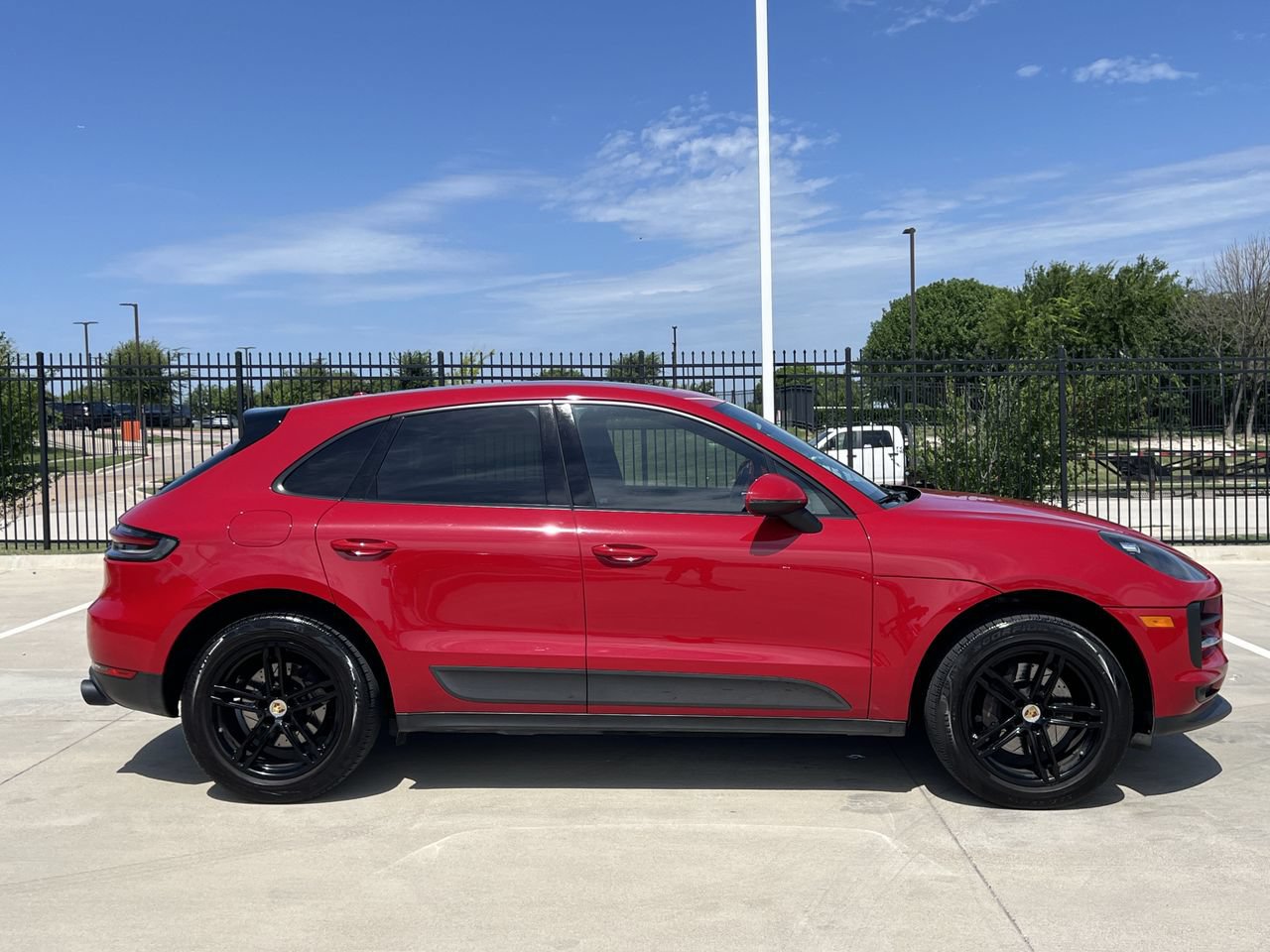 Used 2021 Porsche Macan AWD/4WD image 3