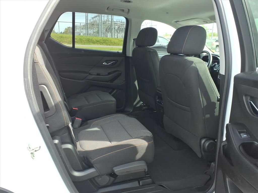 Used 2020 Chevrolet Traverse LT image 12