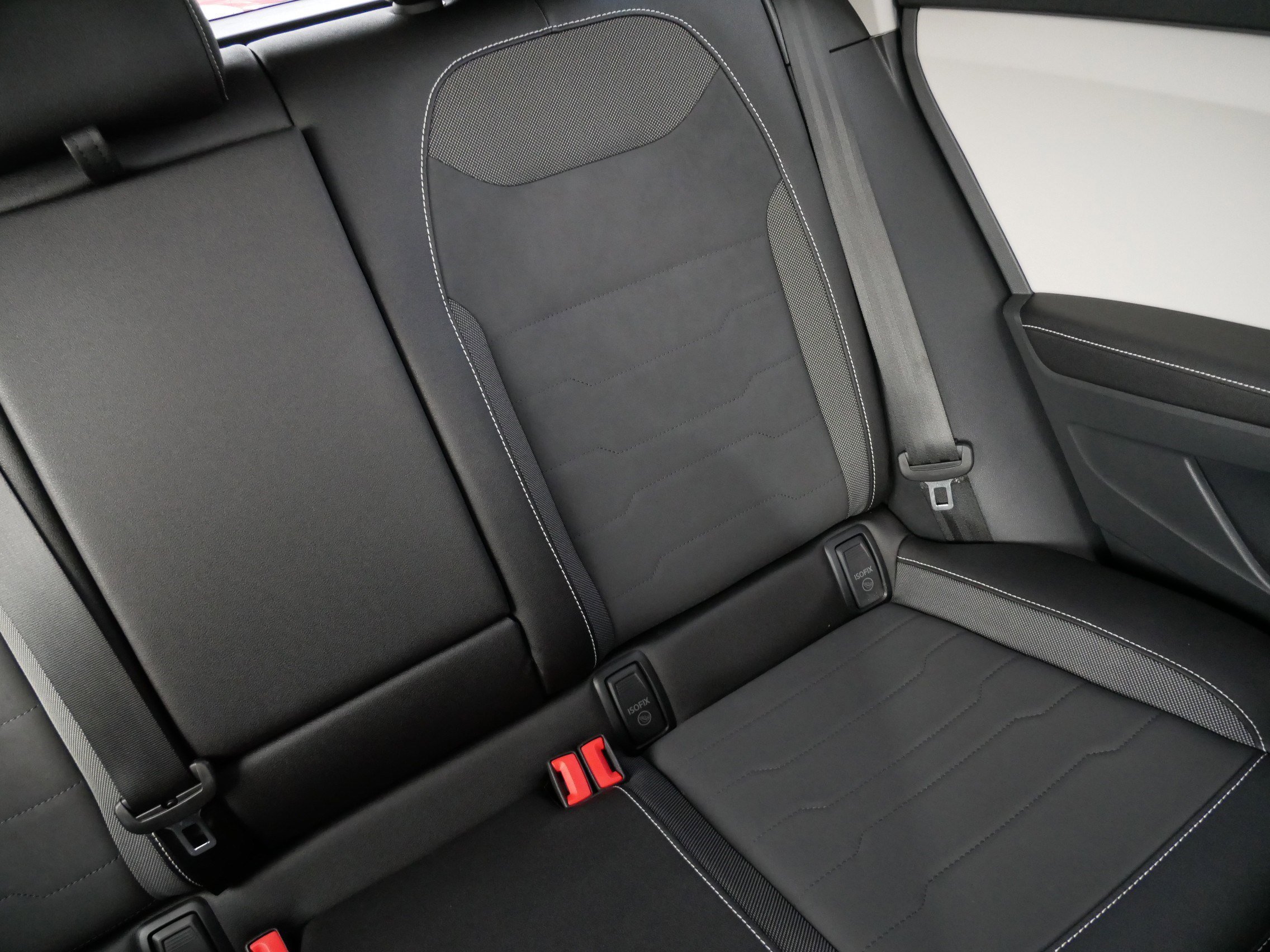 Certified 2025 Volkswagen Taos SE image 14