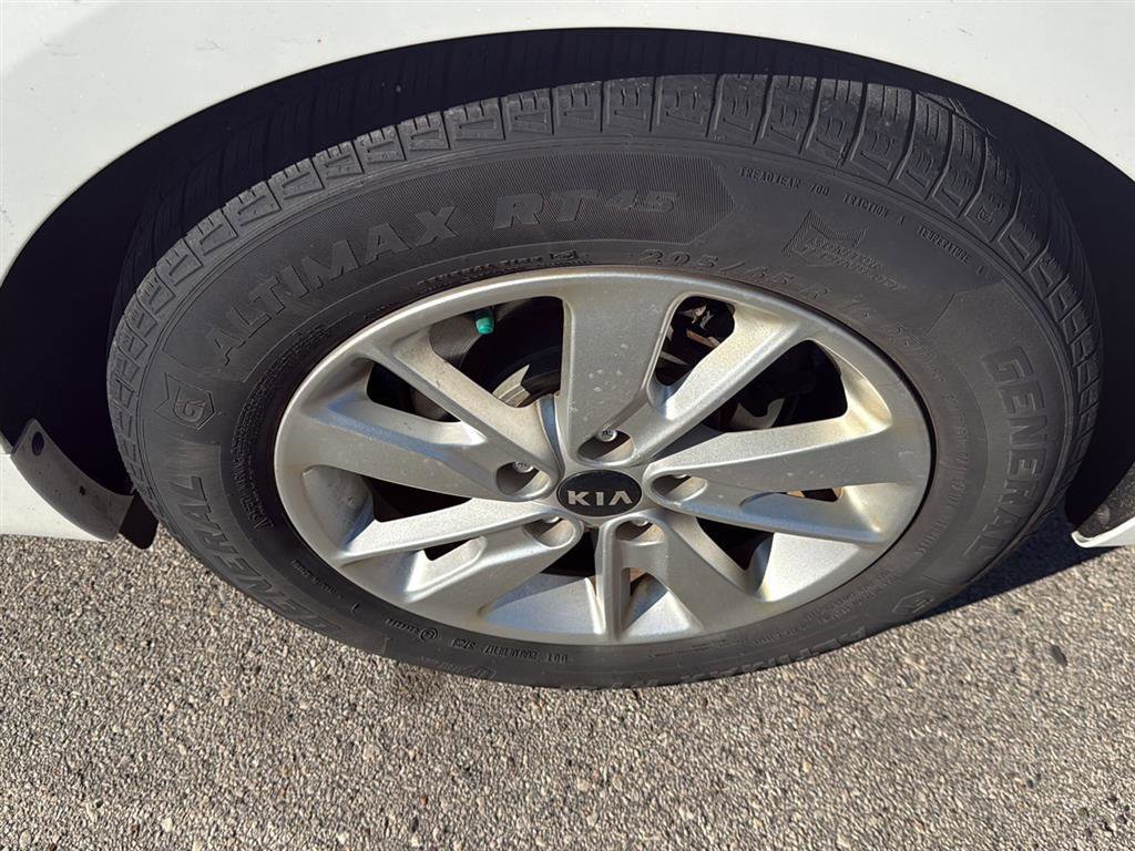 Used 2018 Kia Optima LX image 9