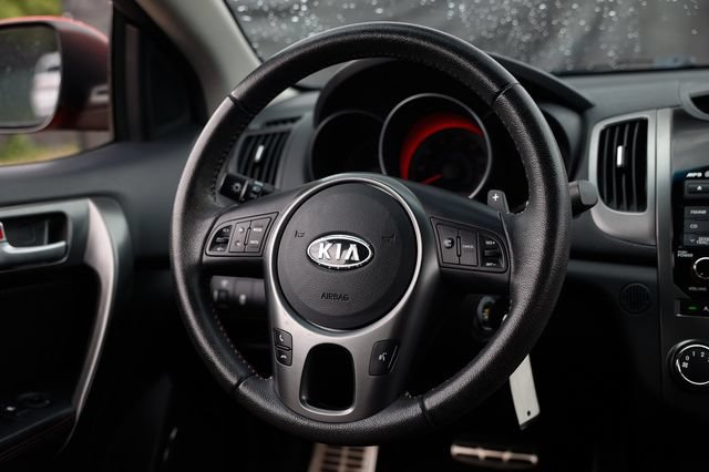 Used 2011 Kia Forte Koup SX FWD image 31