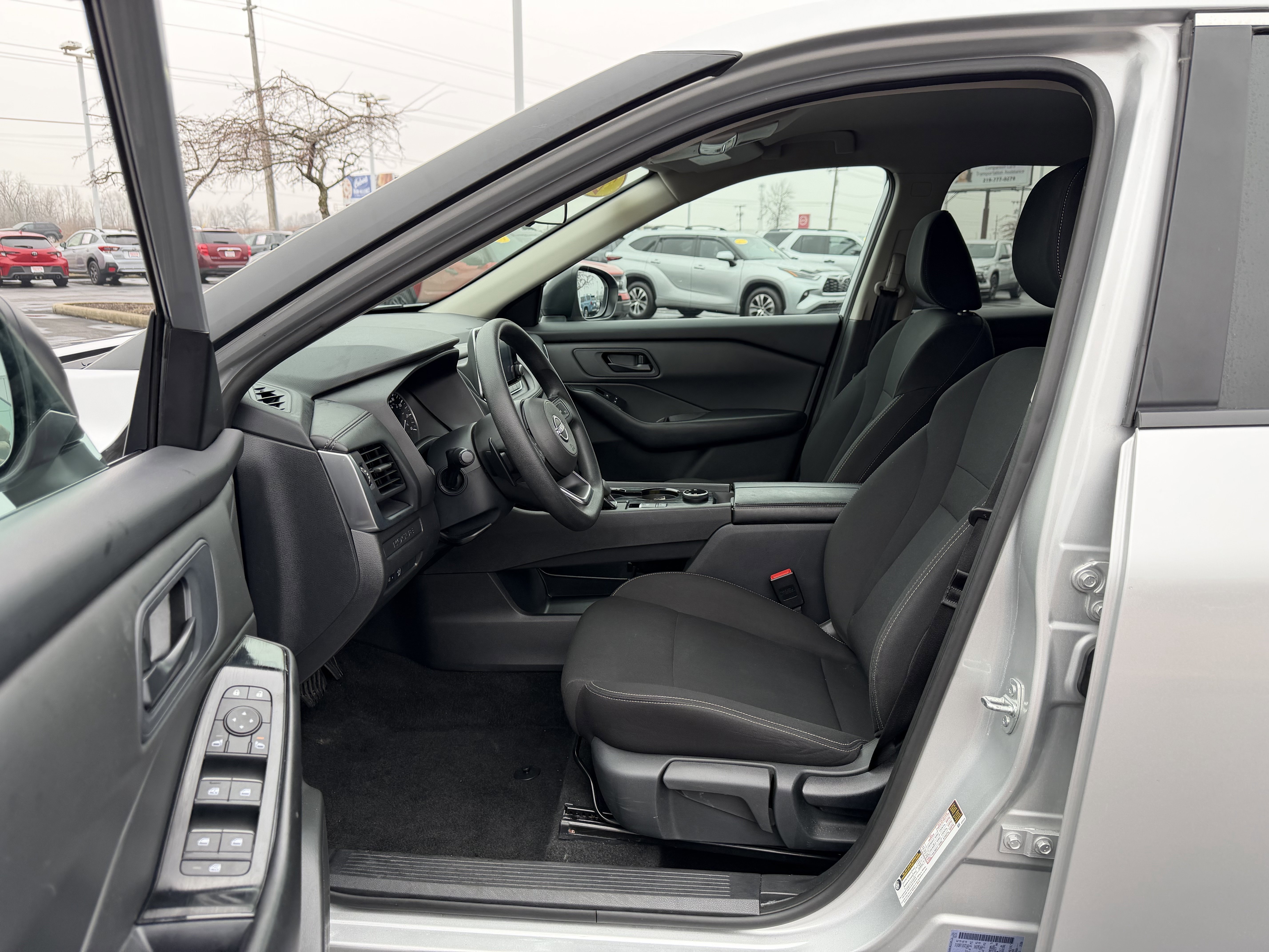 Used 2024 Nissan Rogue S AWD/4WD image 14