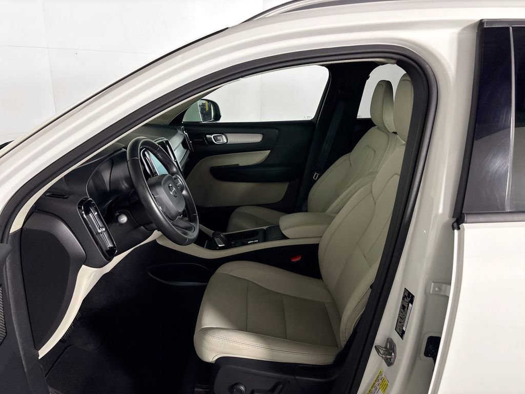 Used 2019 Volvo XC40 T5 Momentum image 11
