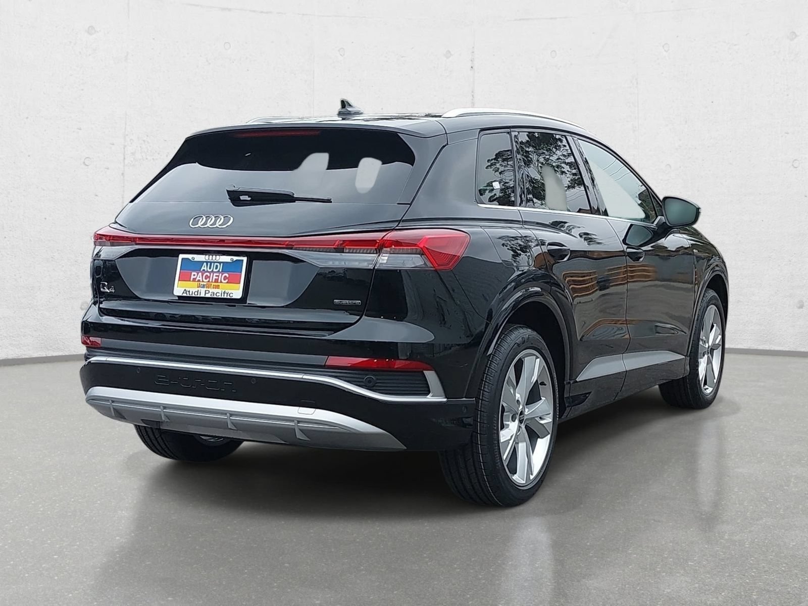 Certified 2023 Audi Q4 e-tron Premium Plus w/ Premium Plus AWD/4WD image 5