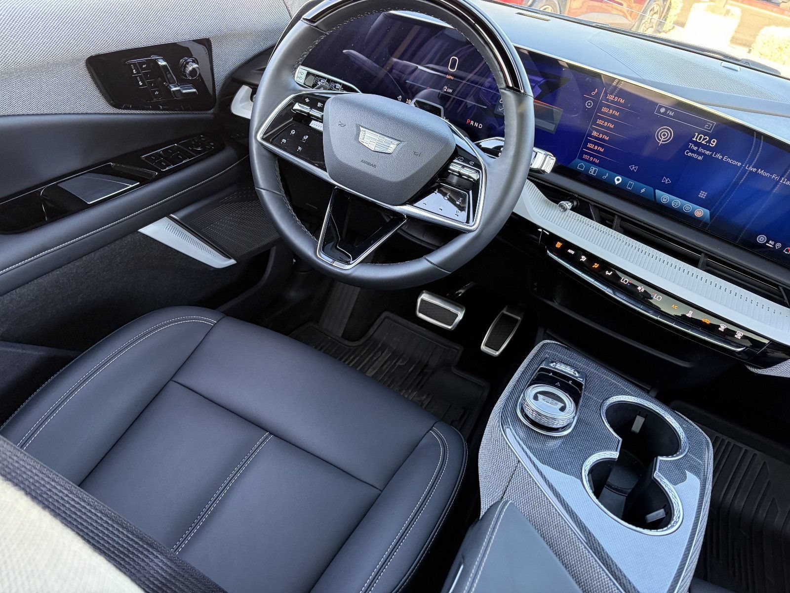 Certified 2025 Cadillac Optiq Sport 1 w/ LPO, ONYX Package AWD/4WD image 15