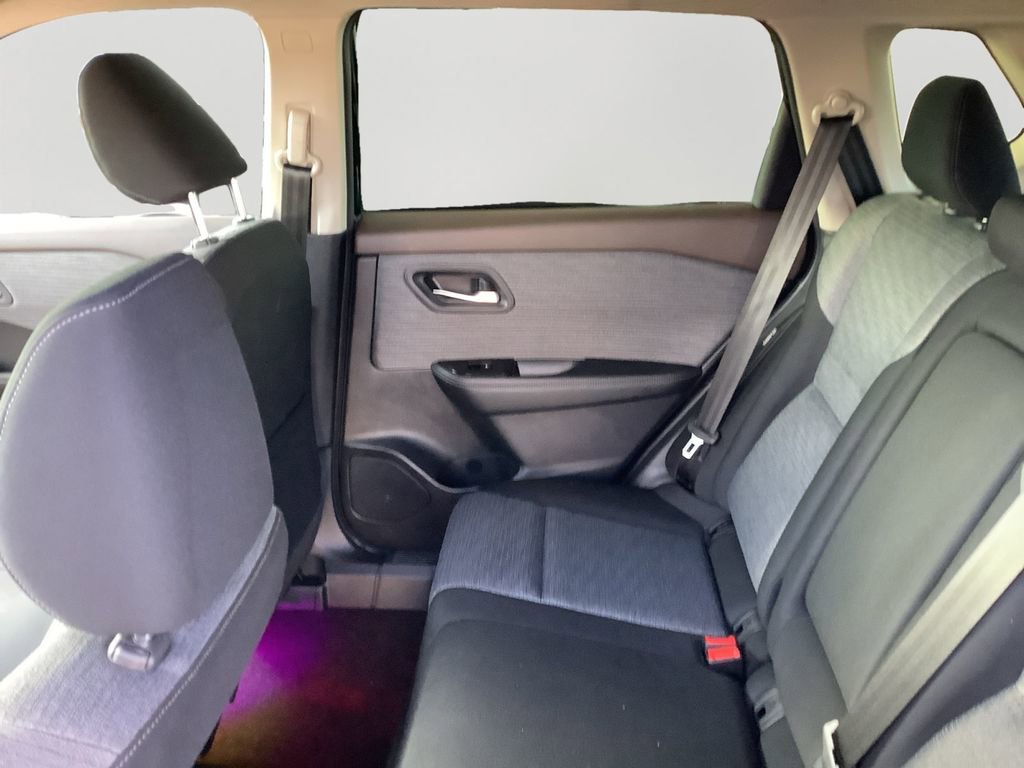 Used 2023 Nissan Rogue SV image 15