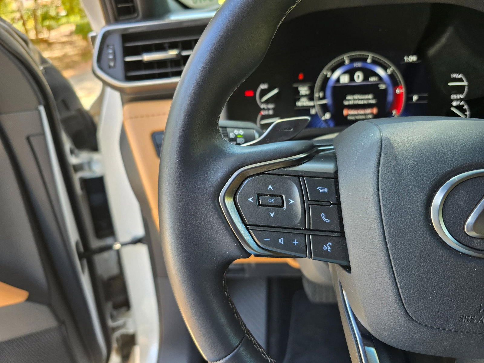 Used 2018 Bentley Bentayga AWD/4WD image 38
