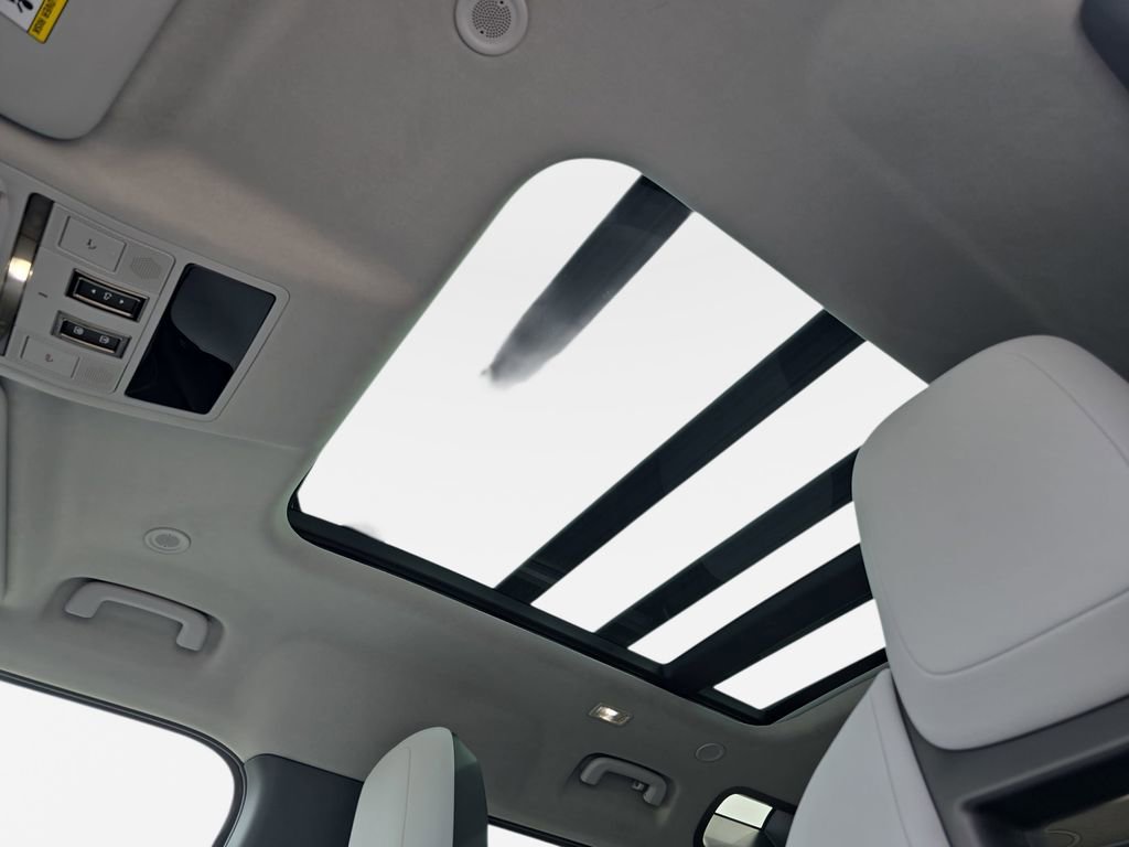 New 2026 Land Rover Defender 110 OCTA image 30