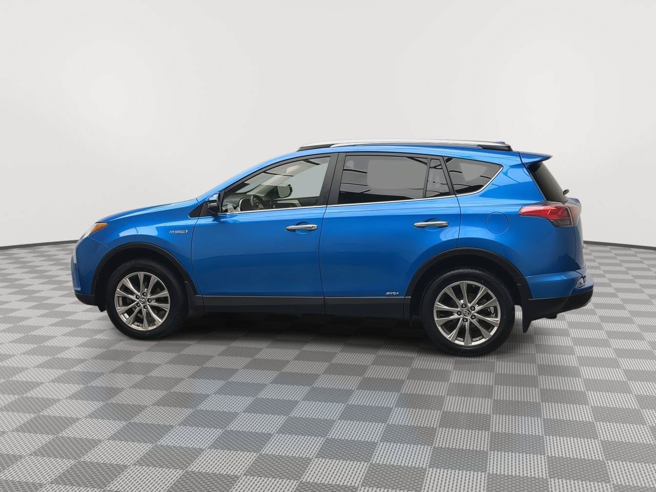 Used 2018 Toyota RAV4 Limited w/ Advanced Technology Package AWD/4WD image 37
