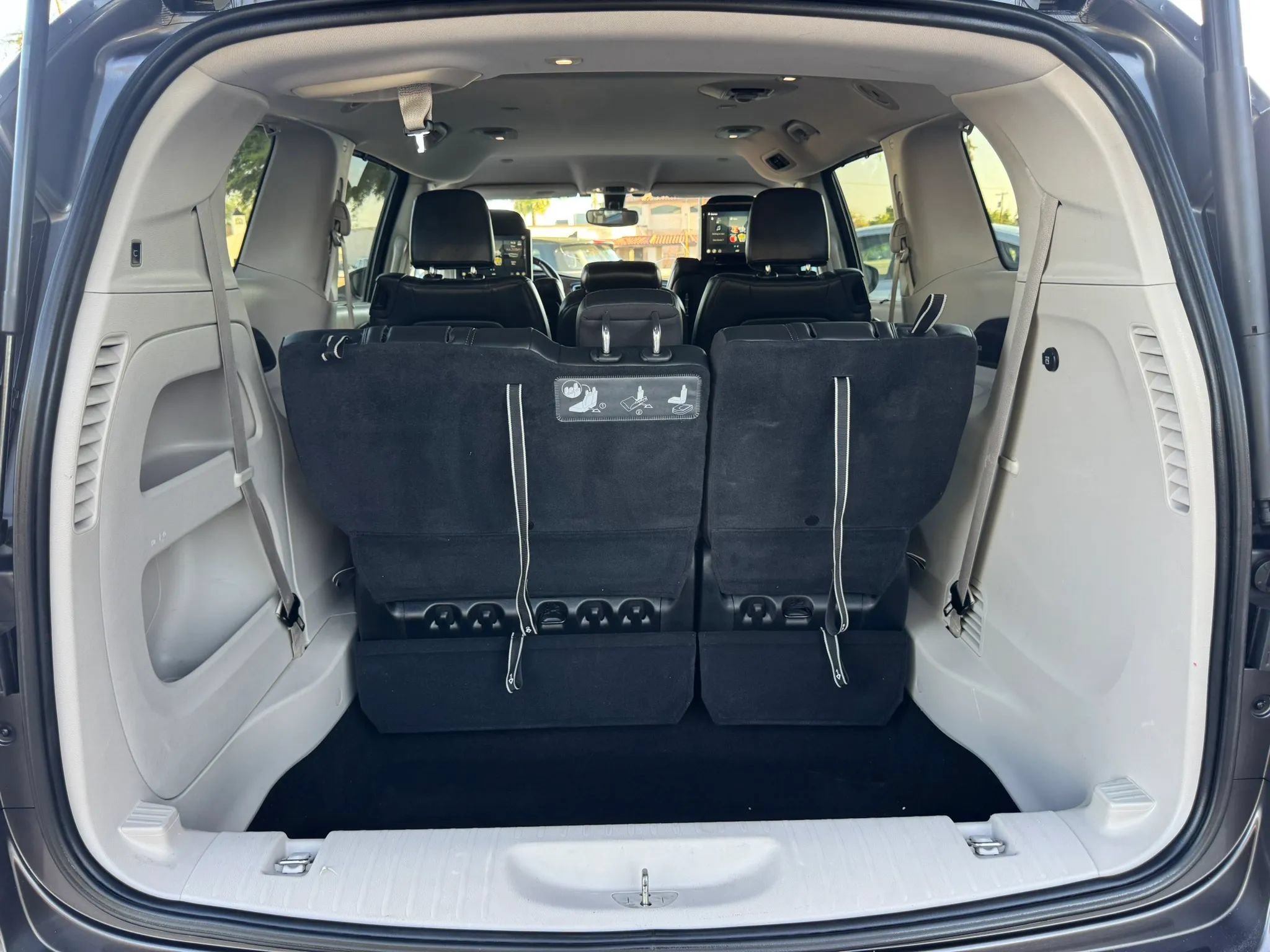 Used 2017 Chrysler Pacifica Touring-L Plus FWD image 39