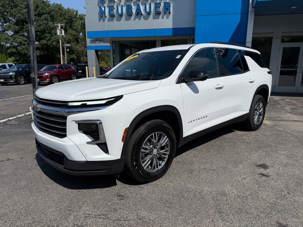 Used 2024 Chevrolet Traverse LT w/ Enhanced Driving Package image 1
