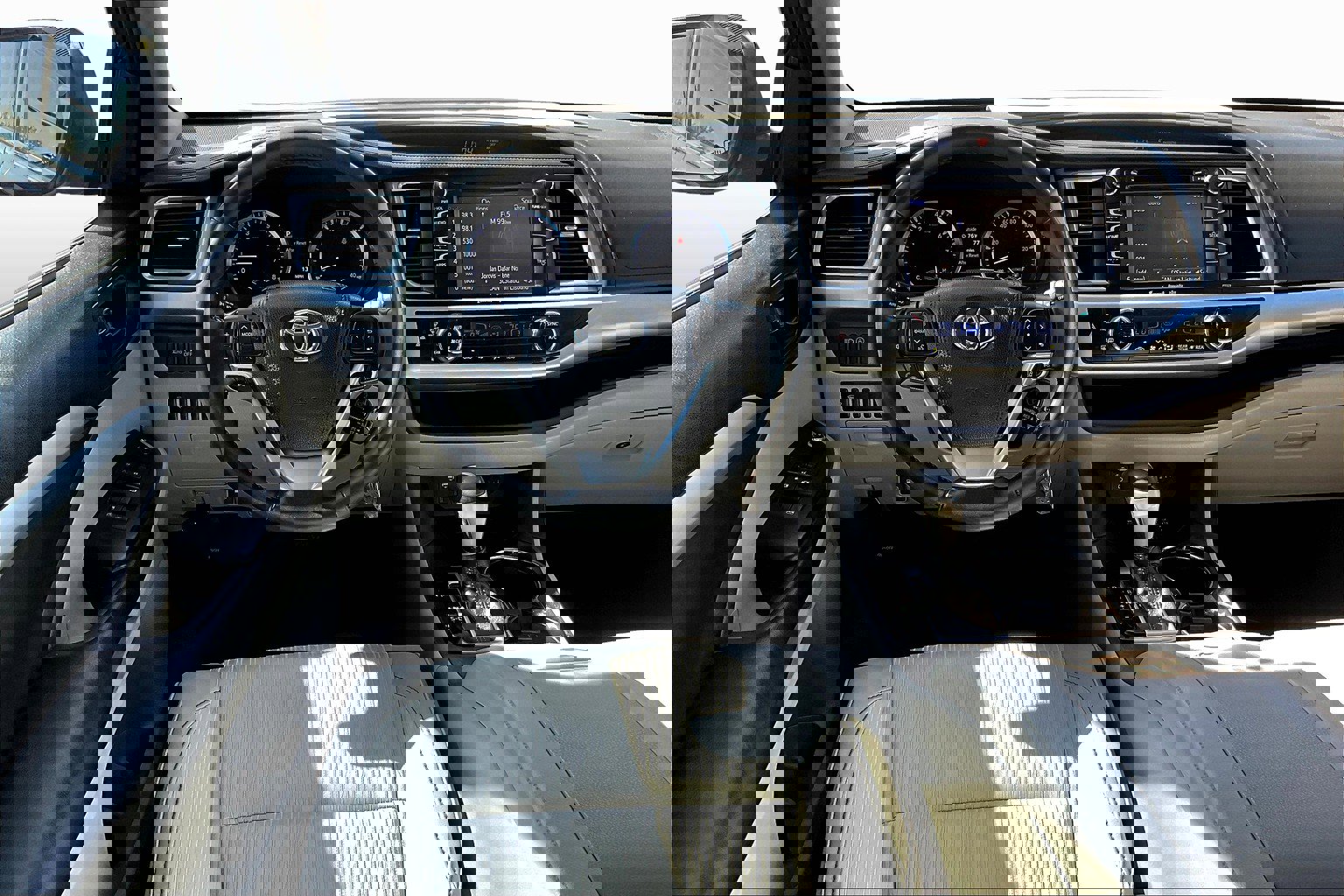 Used 2018 Toyota Highlander LE image 5