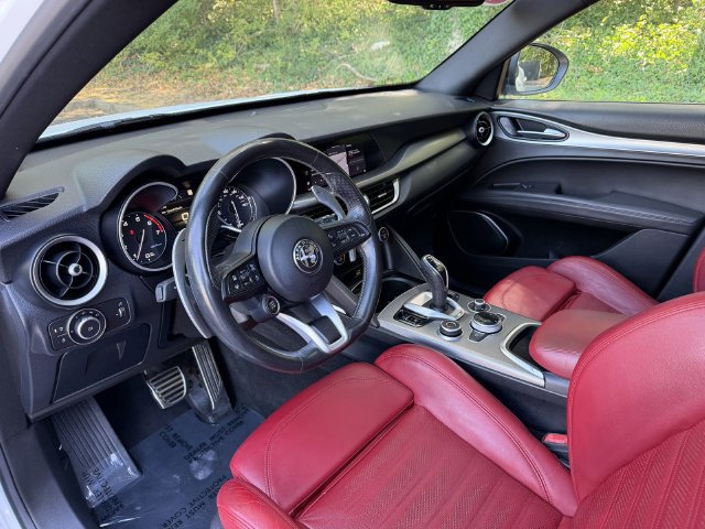Used 2022 Alfa Romeo Stelvio Veloce AWD/4WD image 11