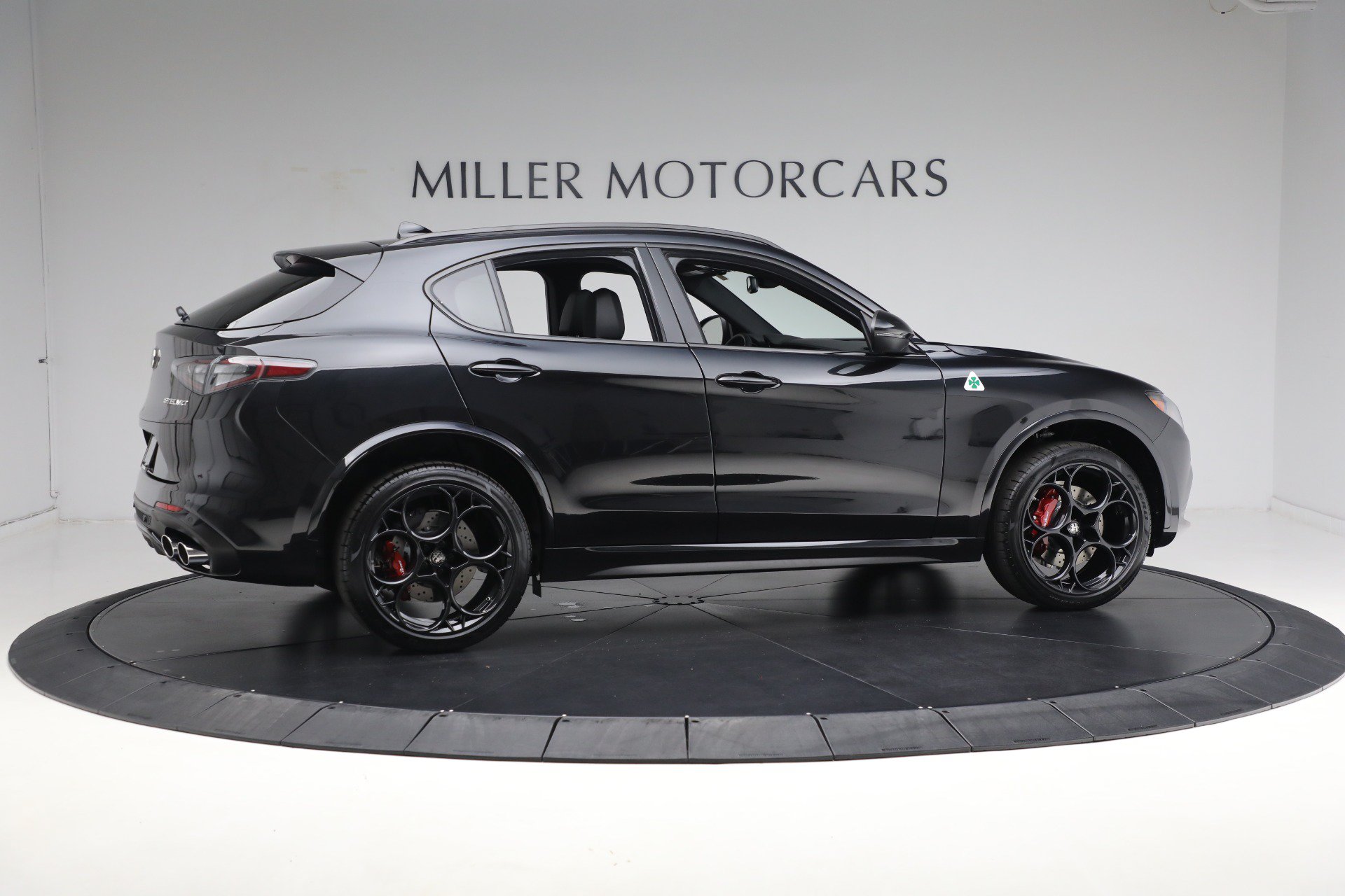New 2024 Alfa Romeo Stelvio Quadrifoglio w/ Active Assist Plus Package AWD/4WD image 18