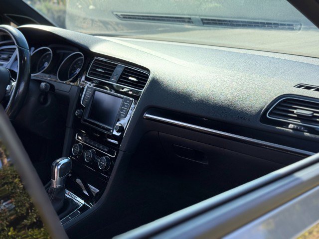 Used 2017 Volkswagen Golf 4-Door AWD/4WD image 25