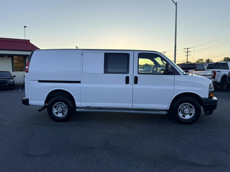 Used 2019 Chevrolet Express 2500 w/ Driver Convenience Package RWD image 4