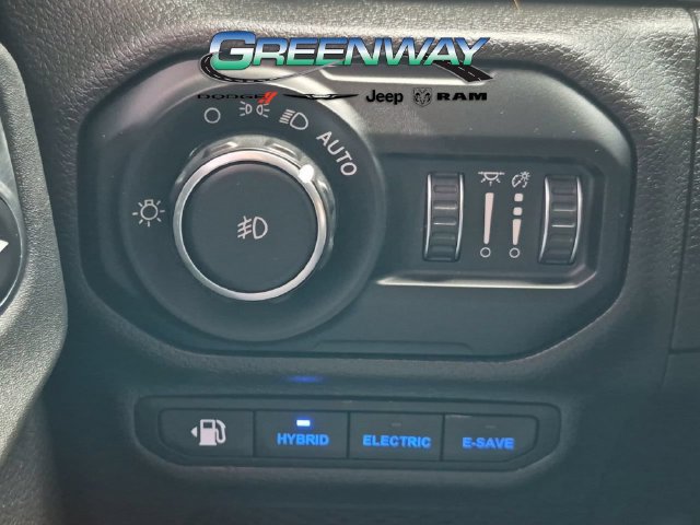 Used 2022 Jeep Wrangler Unlimited Sahara AWD/4WD image 23