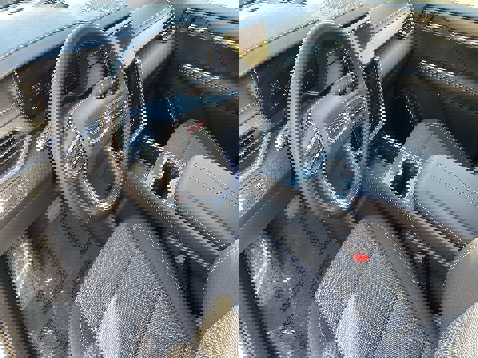 Used 2025 GMC Acadia Elevation image 11