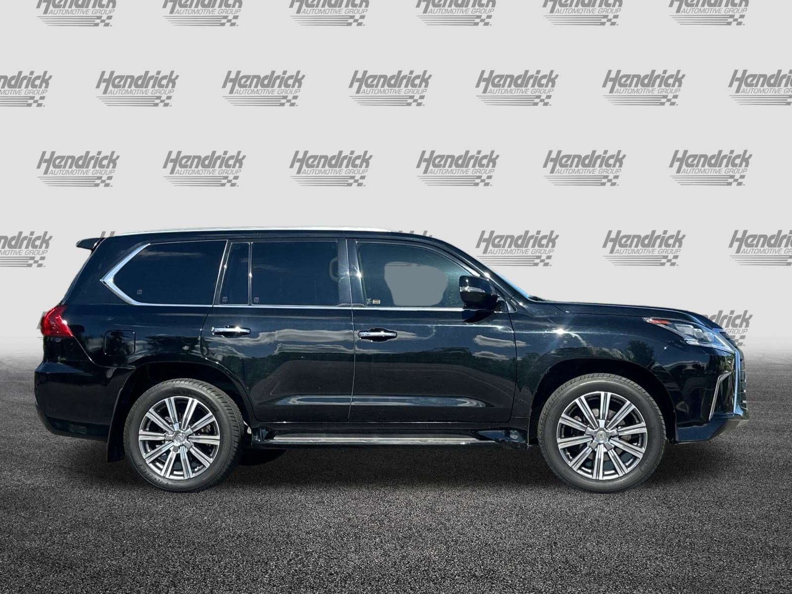 Used 2017 Lexus LX 570 4WD w/ Luxury Package image 3