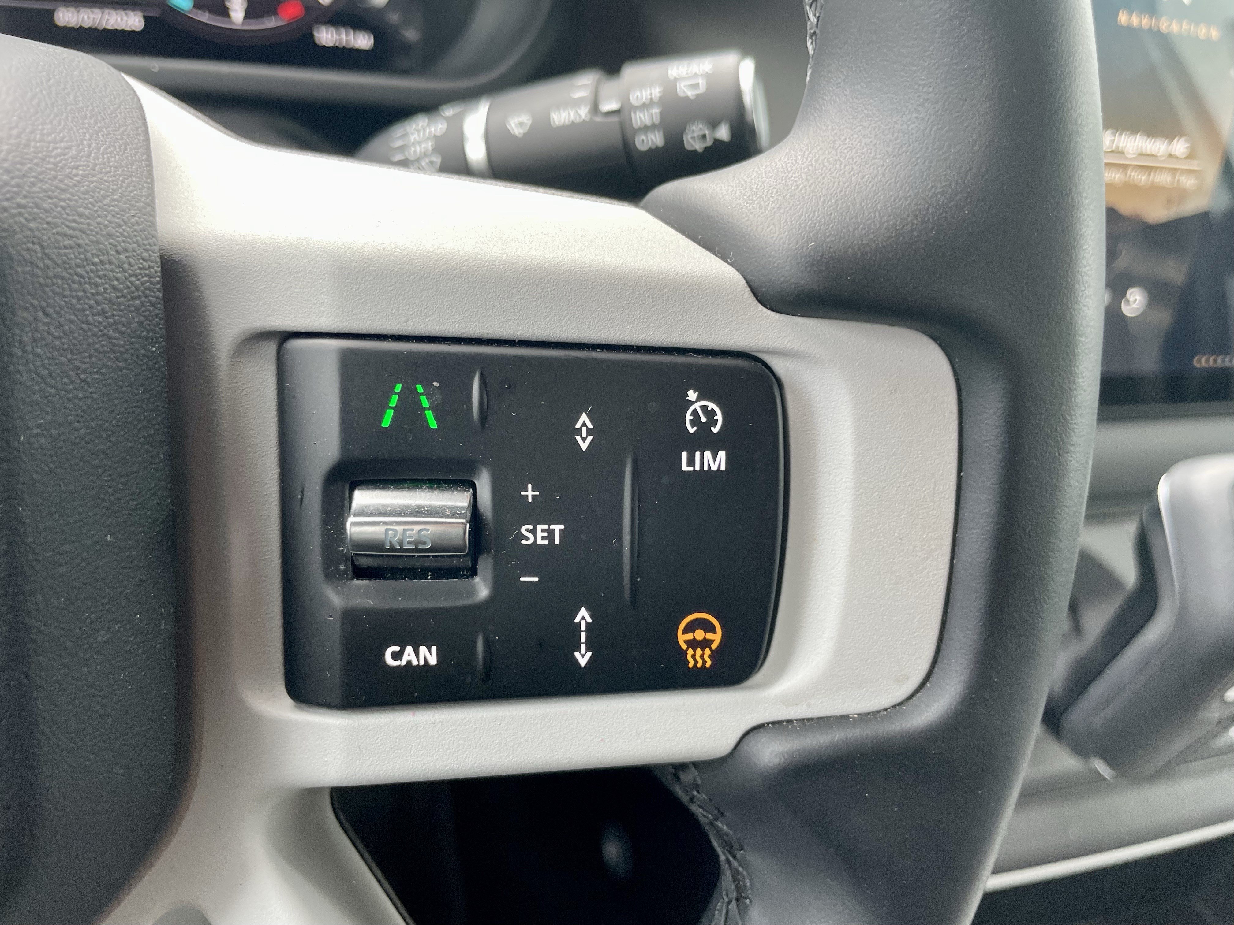 Certified 2025 Land Rover Defender 110 X-Dynamic SE AWD/4WD image 22
