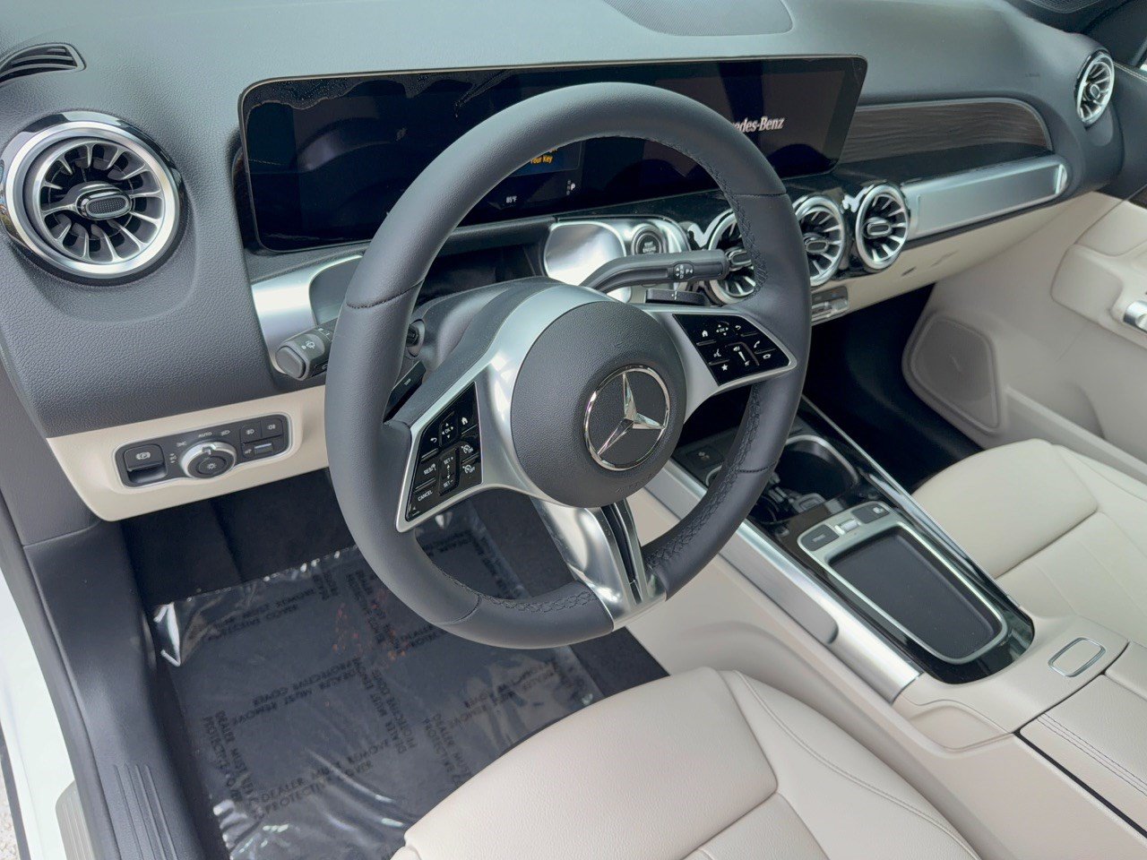 Used 2026 Mercedes-Benz GLB 250 image 4