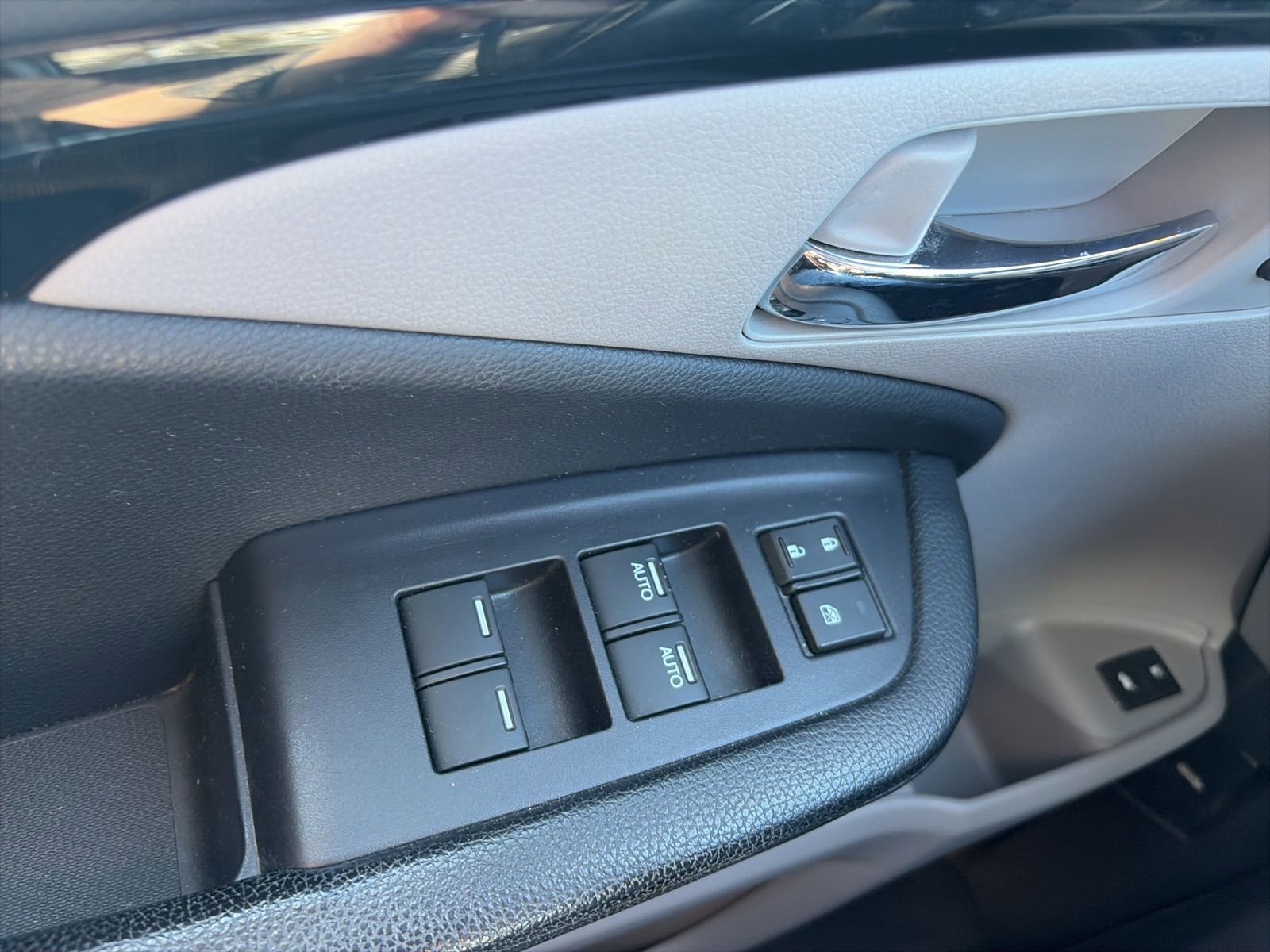 Used 2018 Honda Pilot Touring image 18