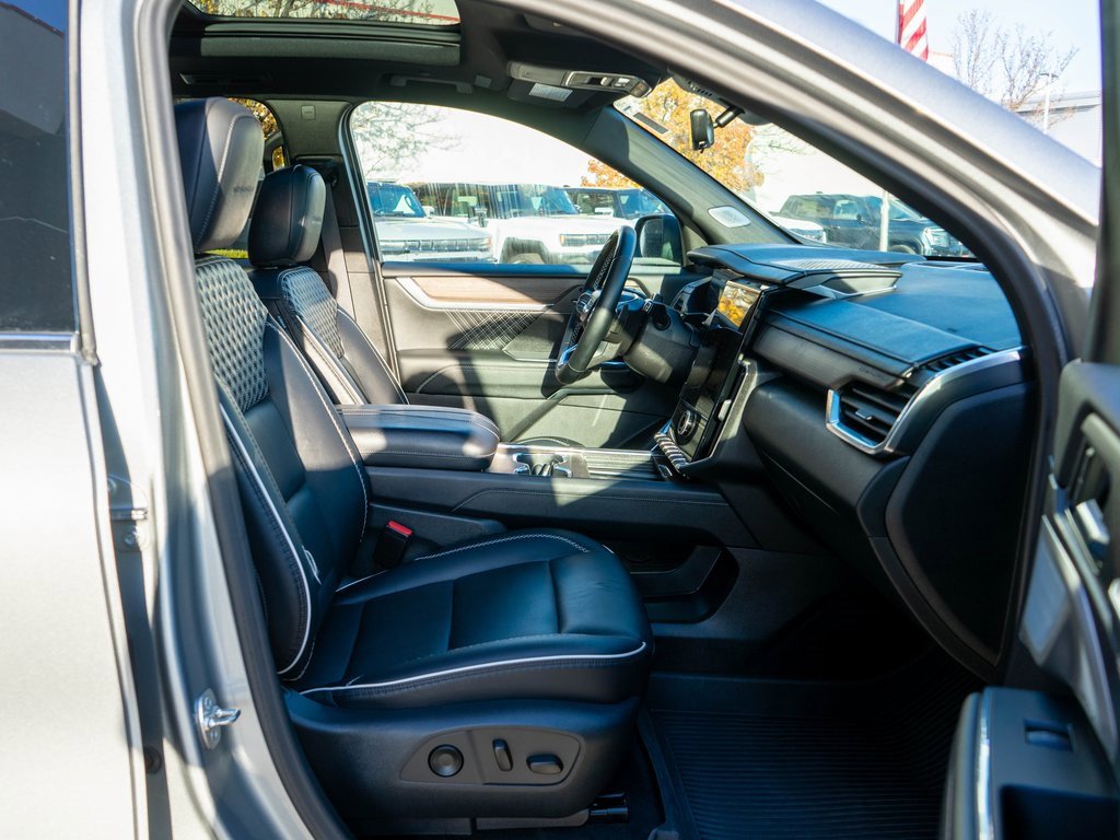 Used 2024 GMC Acadia Denali w/ Super Cruise Package image 10