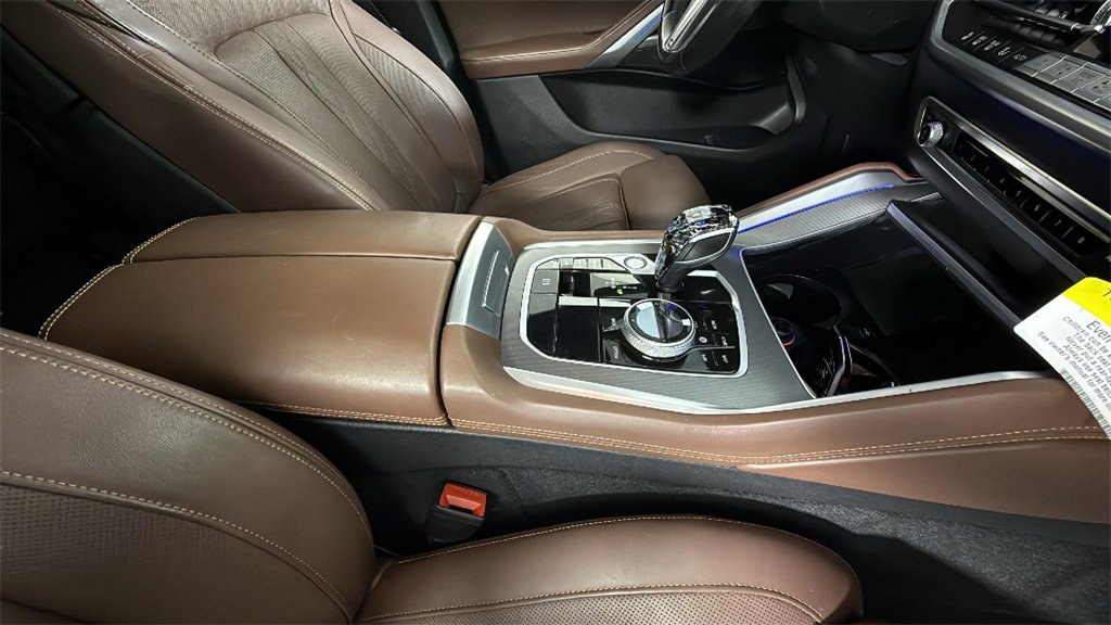 Used 2022 BMW X6 xDrive40i w/ Executive Package image 53