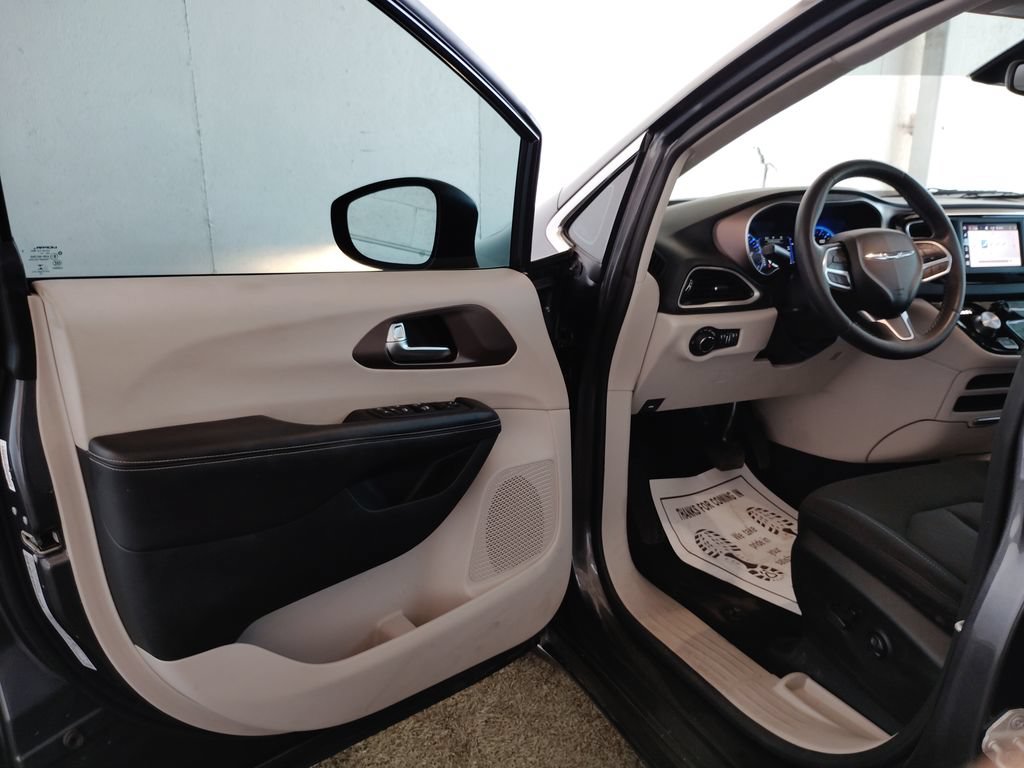 Used 2023 Chrysler Voyager LX FWD image 24