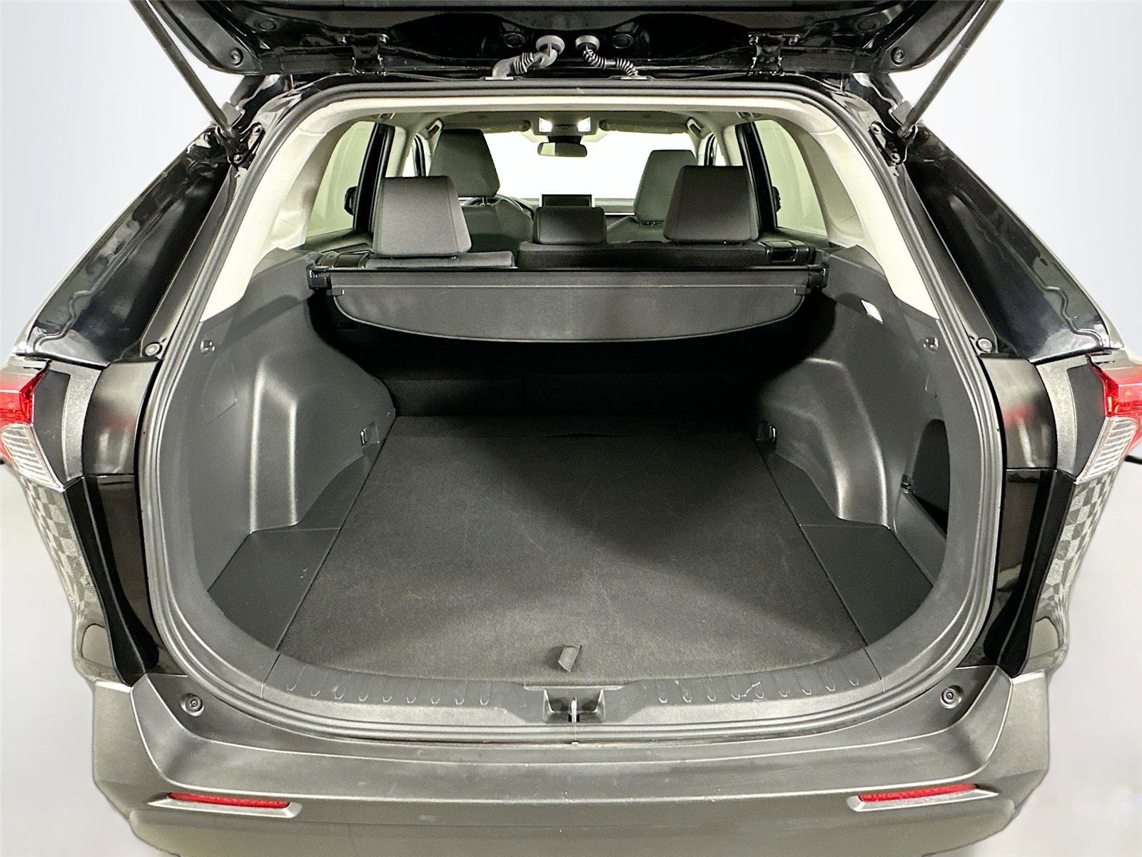 Used 2025 Toyota RAV4 XLE image 24