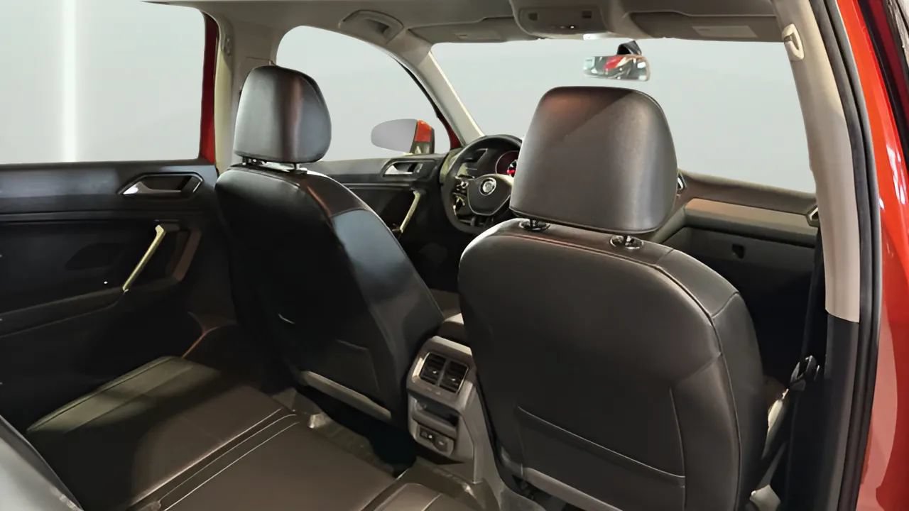 Used 2018 Volkswagen Tiguan SEL FWD image 21