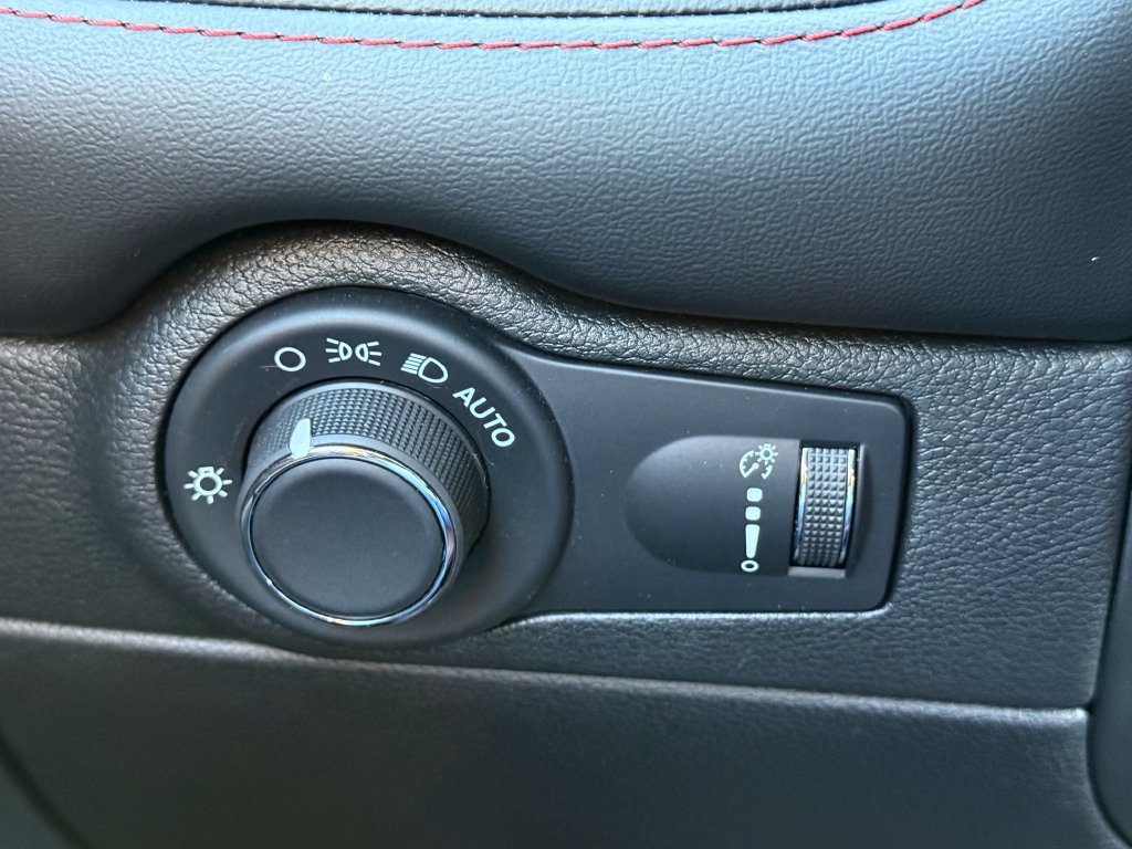 Used 2025 Dodge Durango GT AWD/4WD image 19