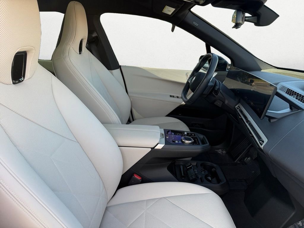 Used 2025 BMW iX xDrive50 image 15