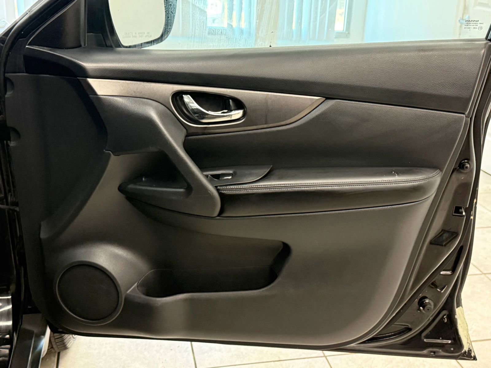 Used 2015 Nissan Rogue S AWD/4WD image 23