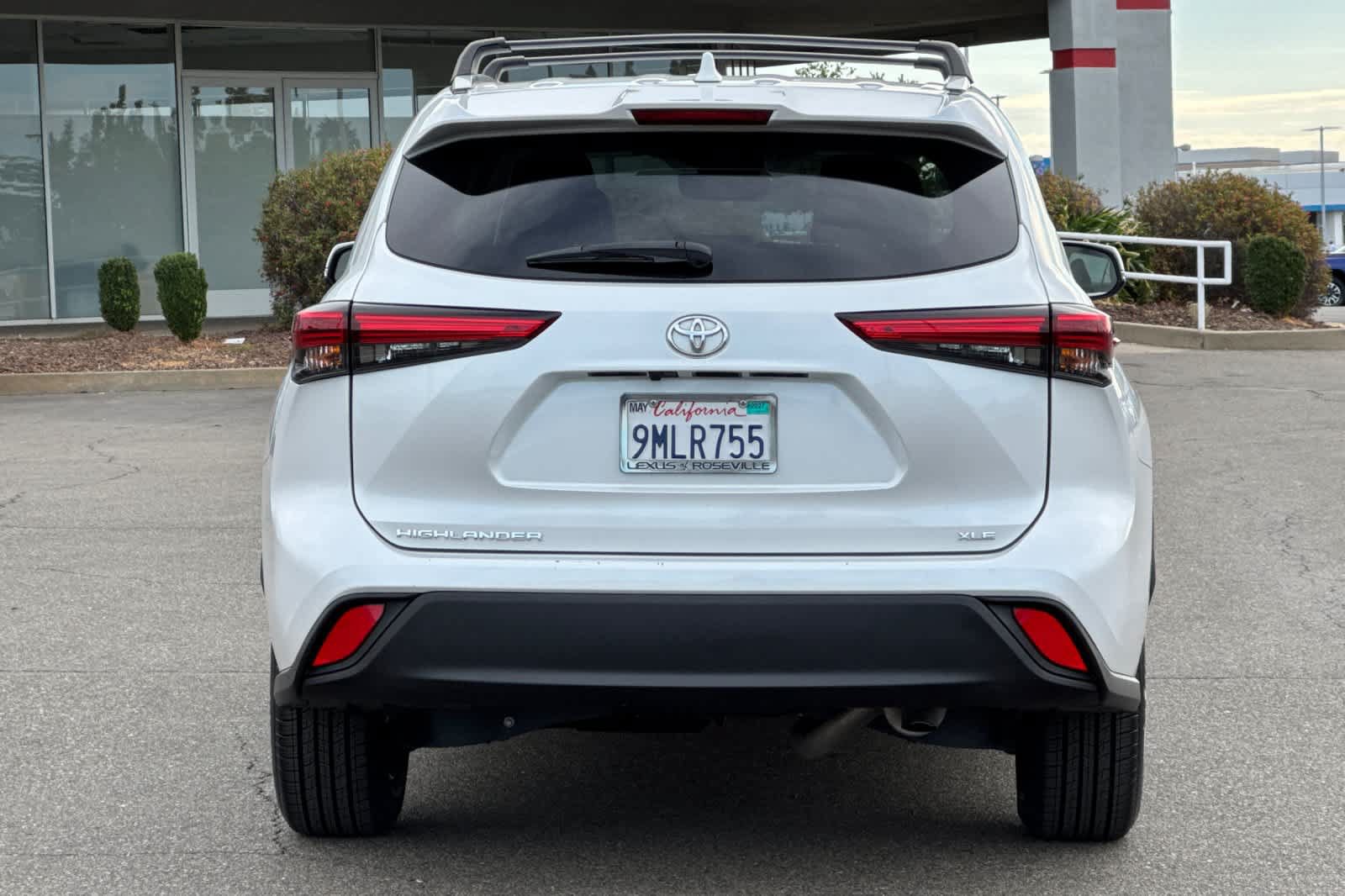 Used 2023 Toyota Highlander XLE FWD image 8