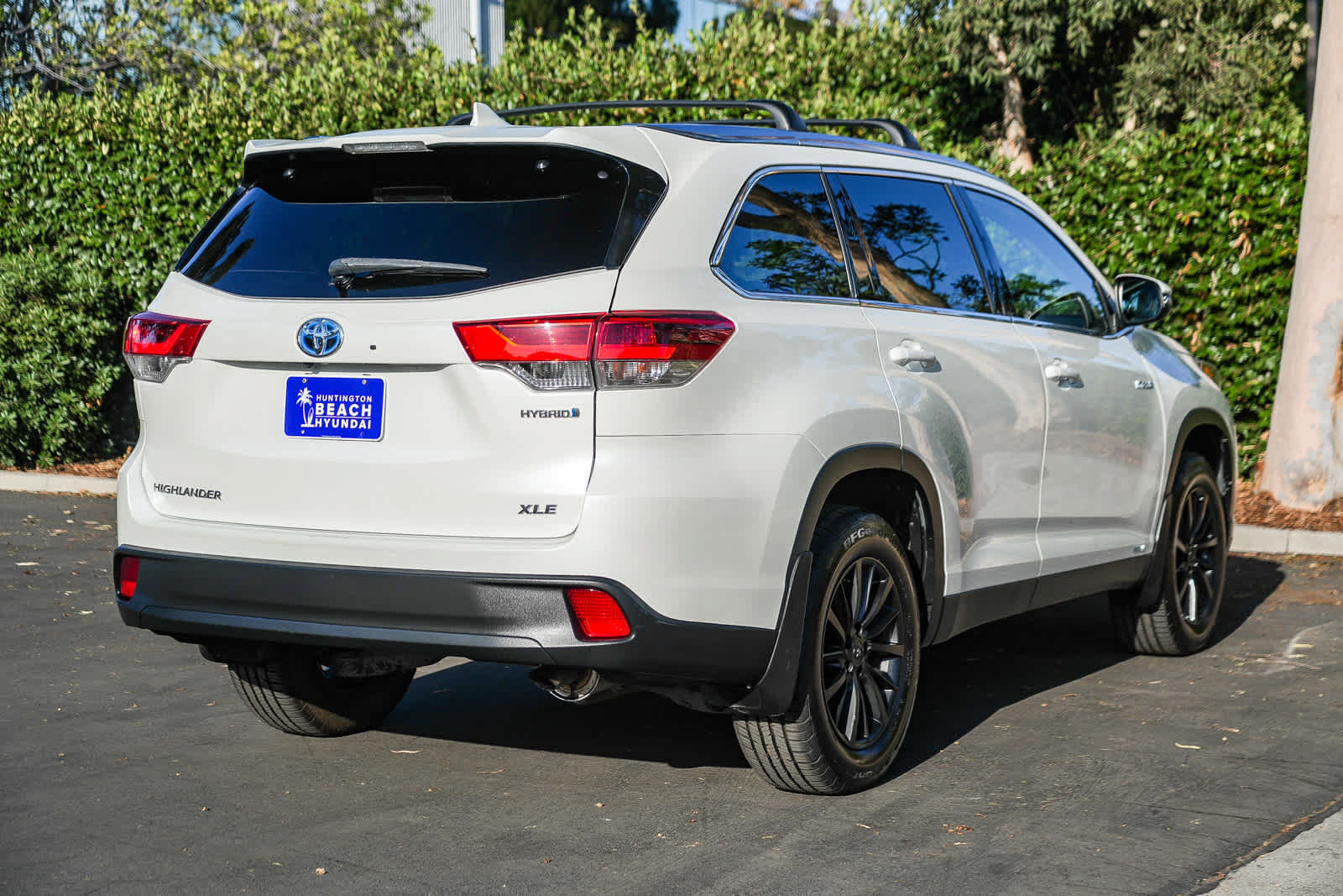 Used 2019 Toyota Highlander XLE w/ Carpet Mat Package (TMS) AWD/4WD image 6
