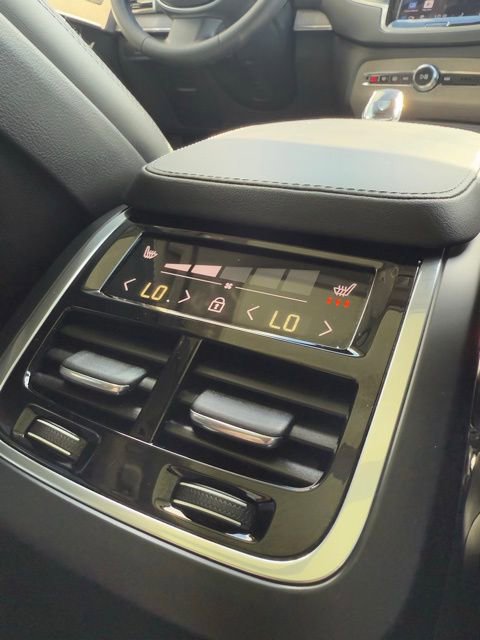 Used 2023 Volvo XC90 T8 Ultimate w/ Protection Package Premier image 41